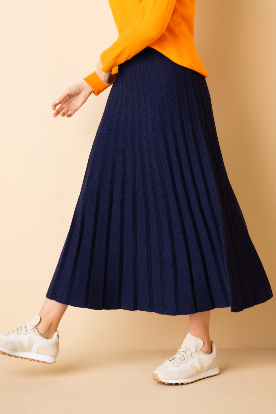 Navy on sale pleated skirt