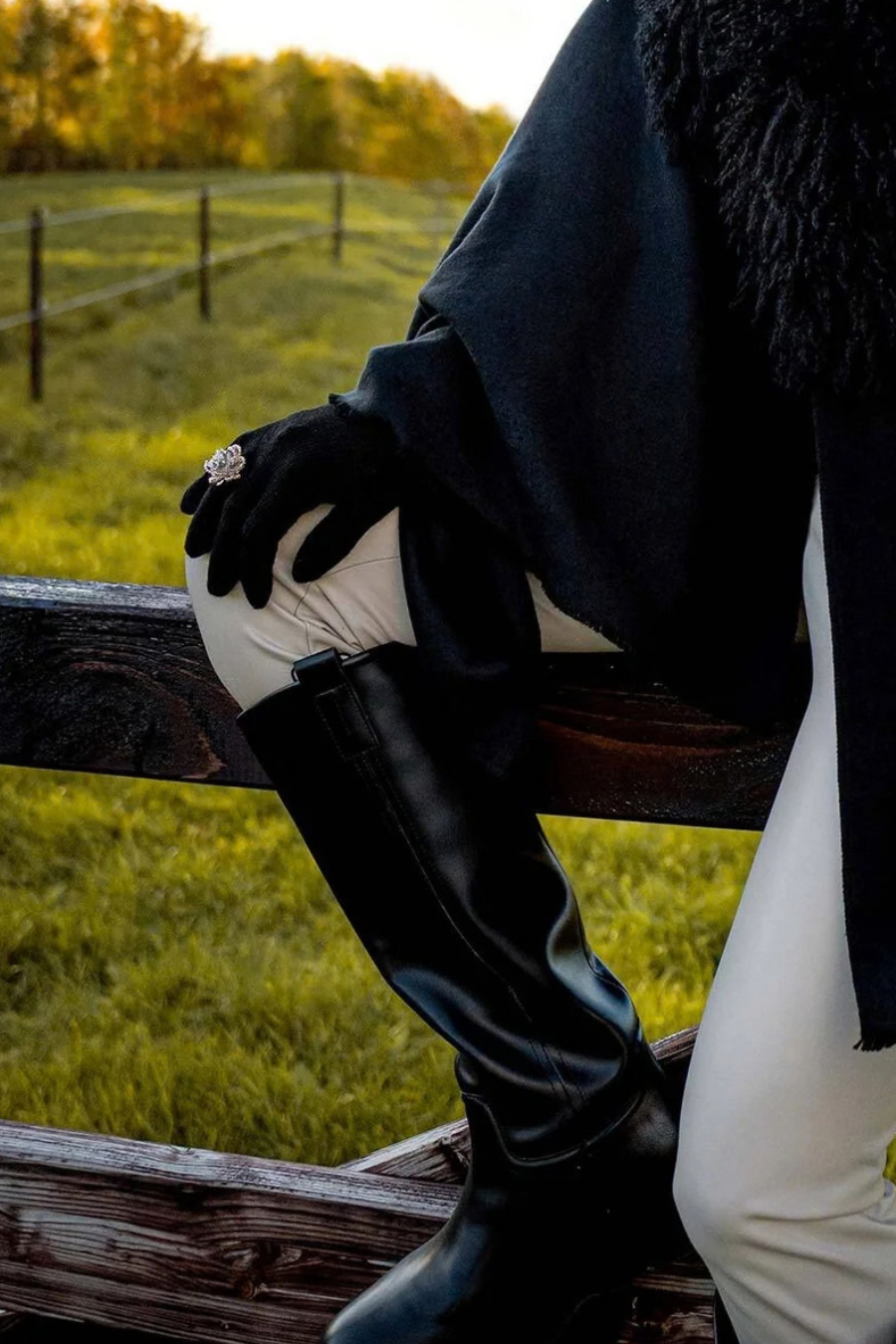 Knitted Gloves with a Sewn-on Ring Appliqué