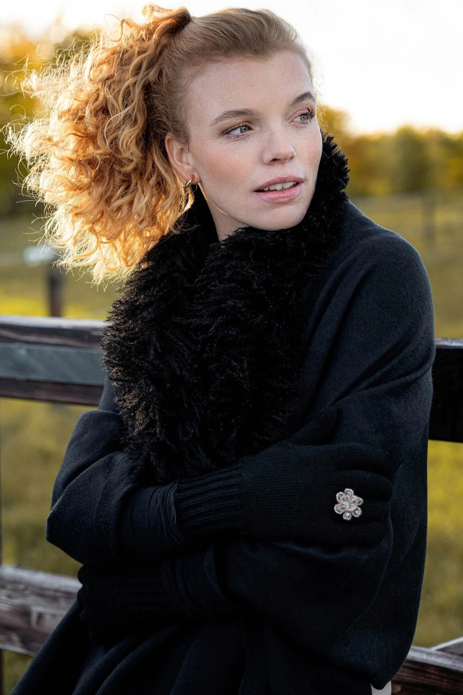 Knitted Gloves with a Sewn-on Ring Appliqué