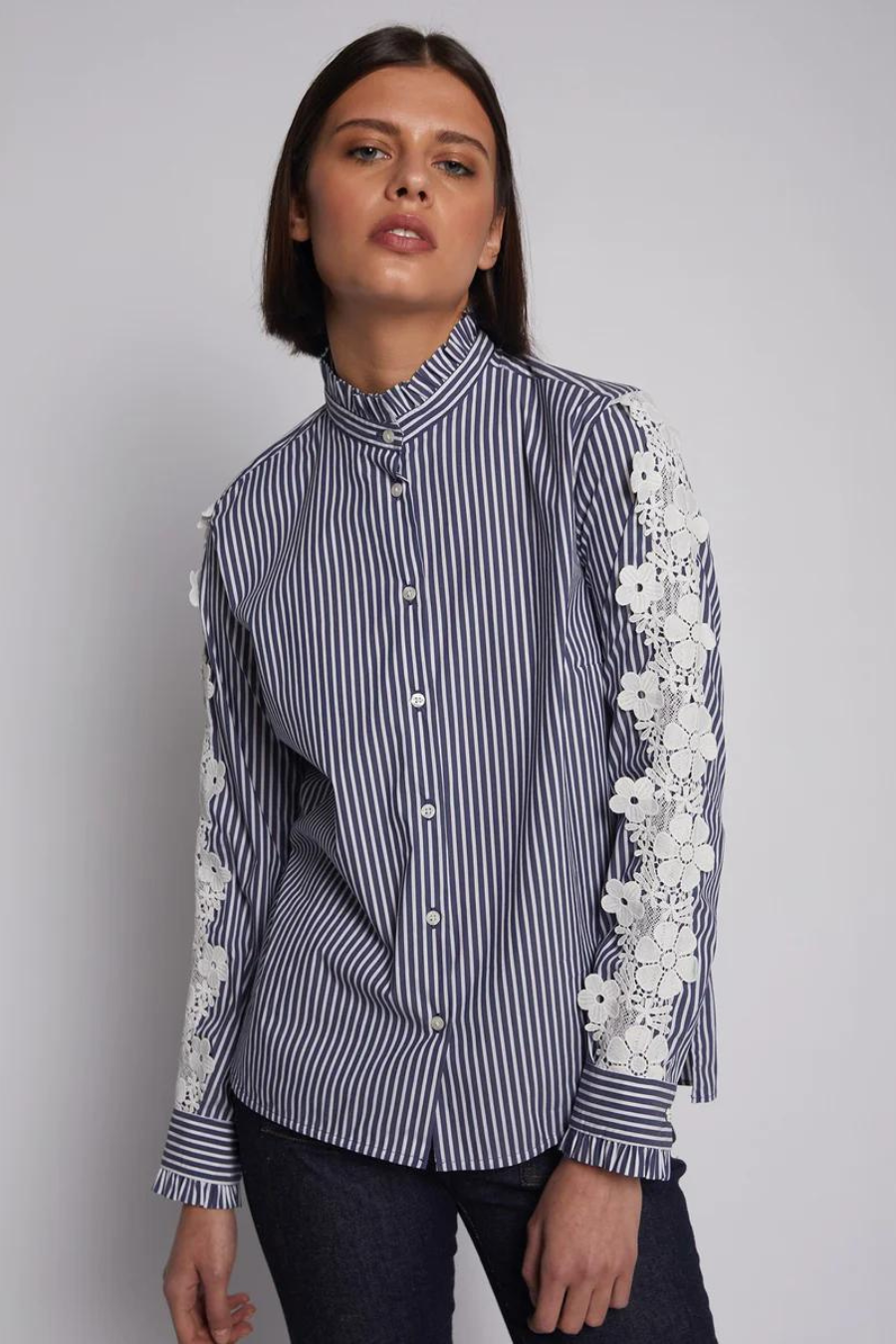 blouse_cdf5524e-64e3-4ee4-9c3a-17d060ed2ab3.png