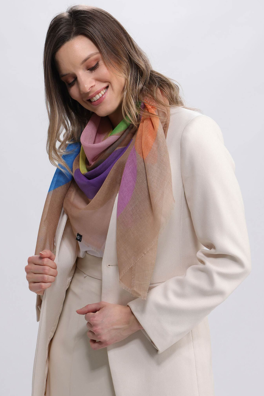 scarf1_20b27347-ce80-4219-8da1-2f39707058ba.png