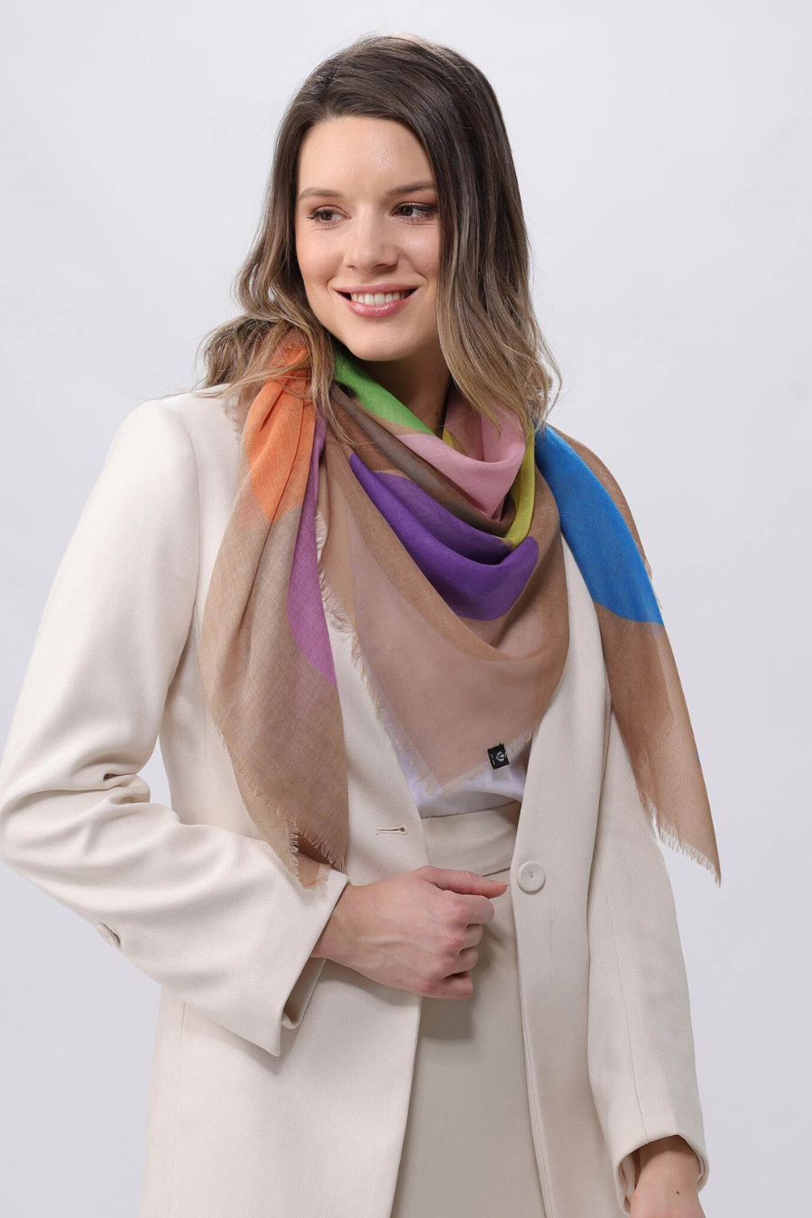 Louis Vuitton Shine Shawl Greige in 2023  Scarf outfit winter, Louis  vuitton scarf, Outfit inspiration fall