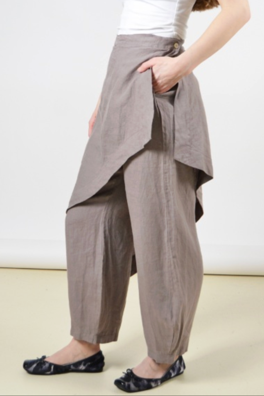 Sofia Pant in Black Light Linen