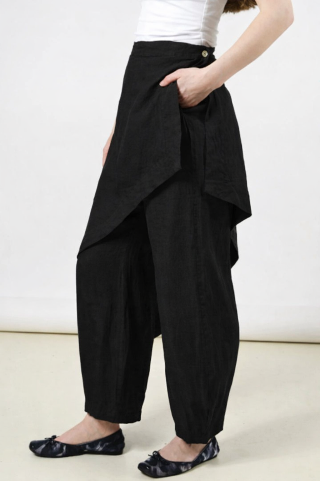 Sofia Pant in Black Light Linen