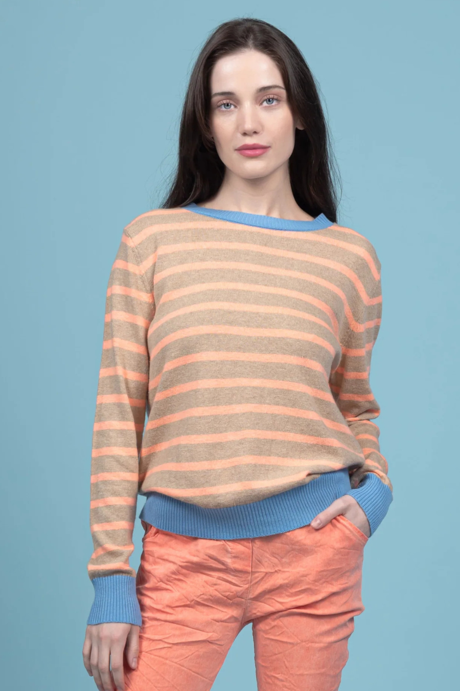 sweater1_df46bea8-e5e6-4d77-af6e-54fcf4877010.png